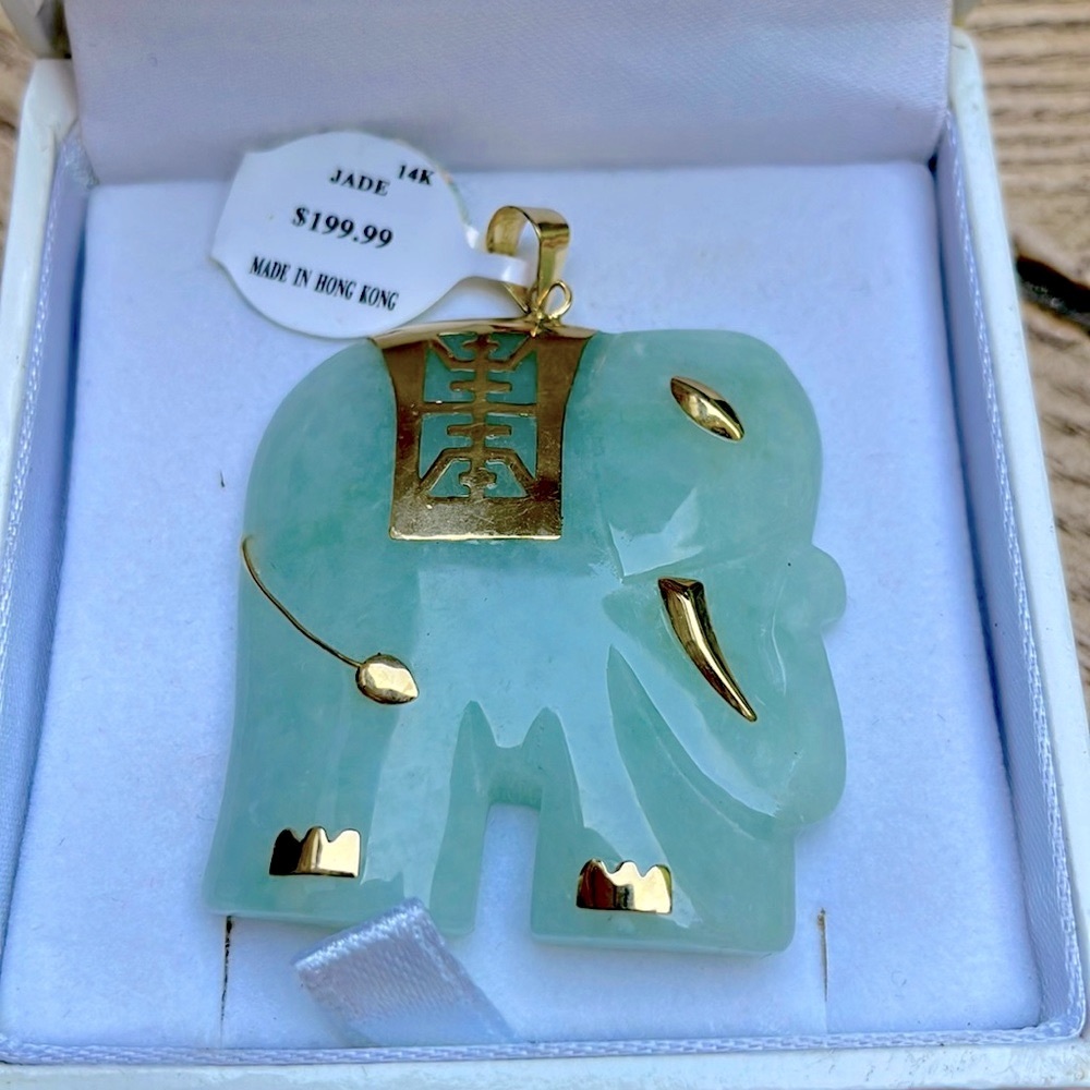 14k Yellow gold jade elephant vintage pendant